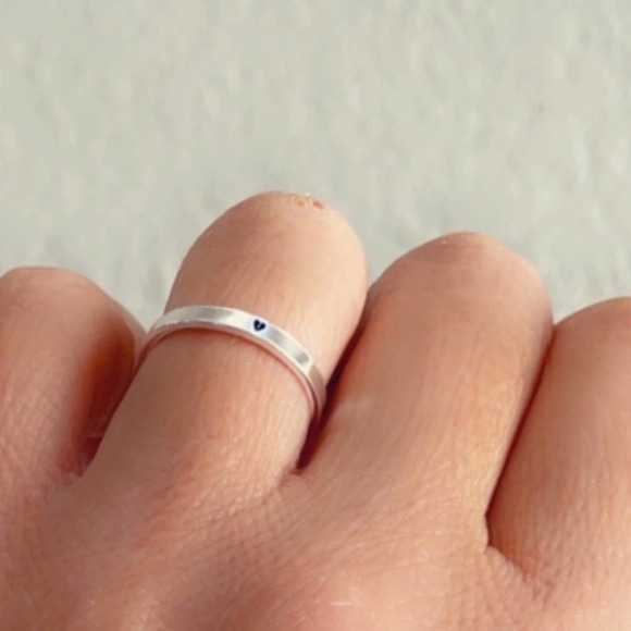 Sterling Silver Ring Heart Minimalist Band​ - Picture 2 of 12